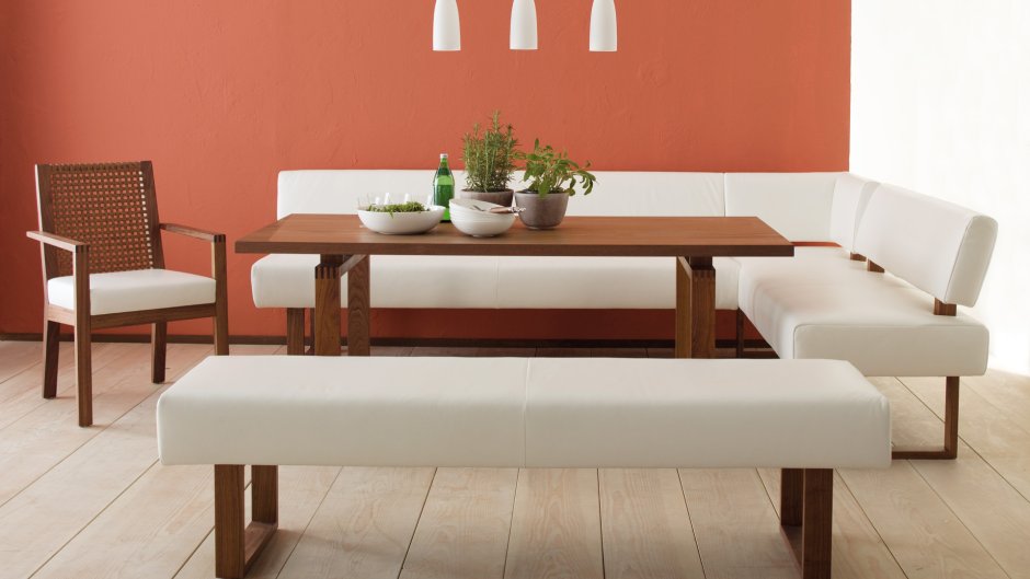 Обеденная зона с диваном