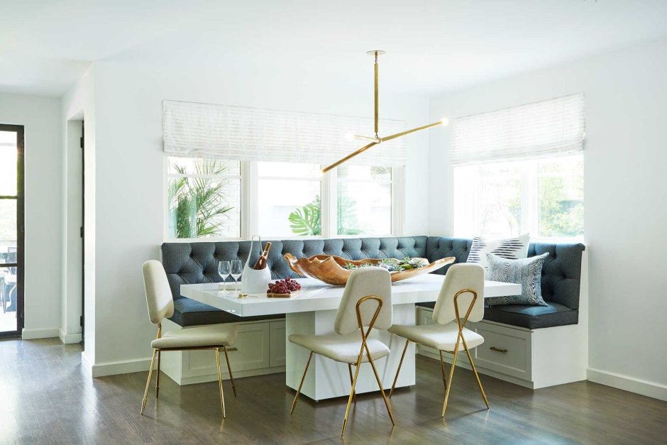 Красивый диван на кухню со столом