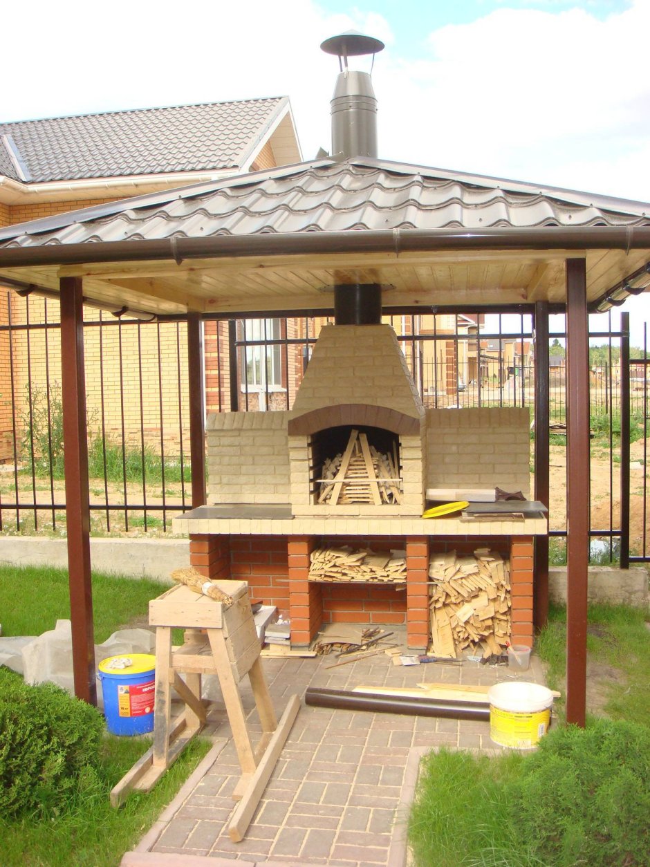 Зона барбекю с мангалом