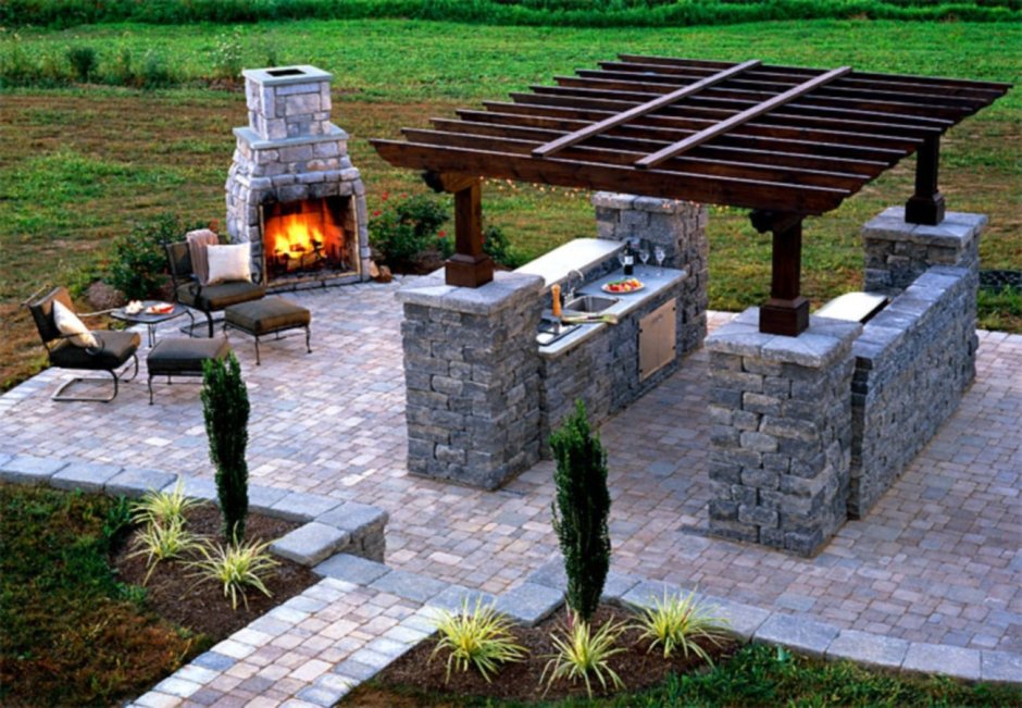 Беседка закрытая с мангальной зоной сбоку