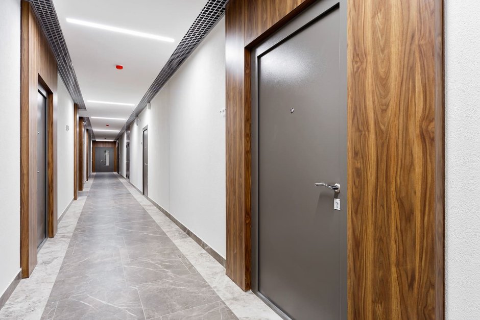 Плитка и паркет в прихожей