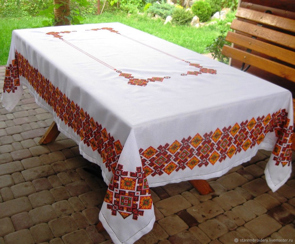 Скатерть с вышивкой