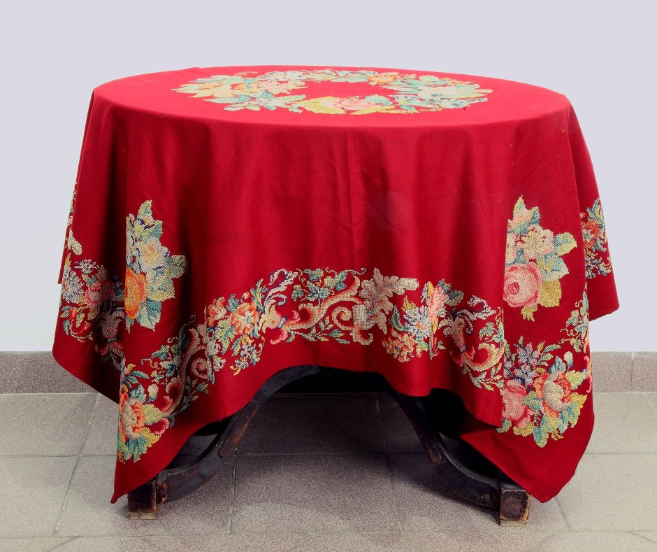 Старинная скатерть