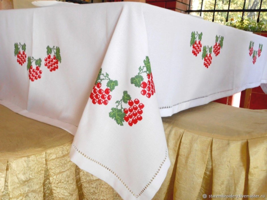 Орнамент вышивки на скатерти в Белоруссіі