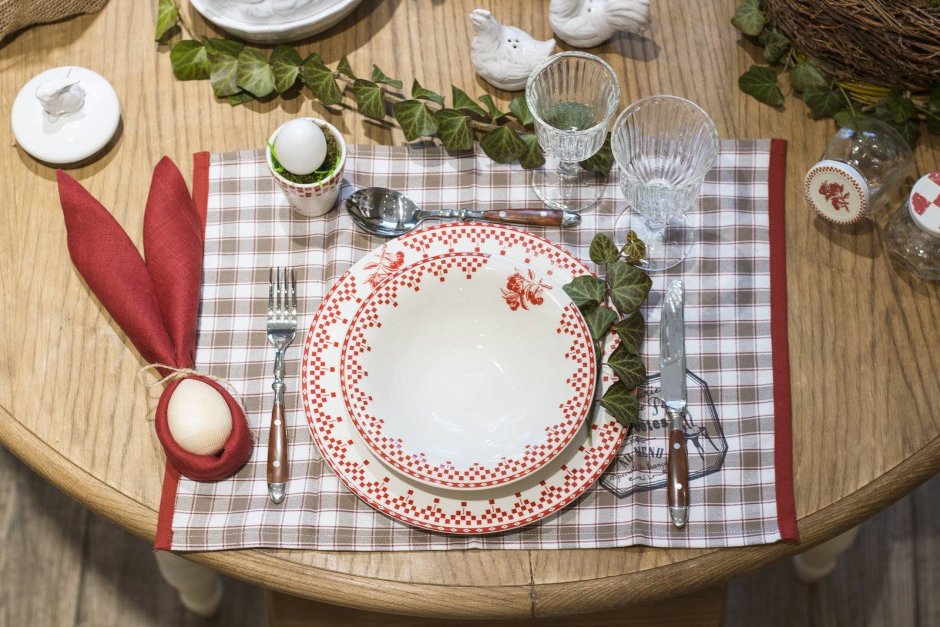 Красивая посуда для сервировки праздничного стола
