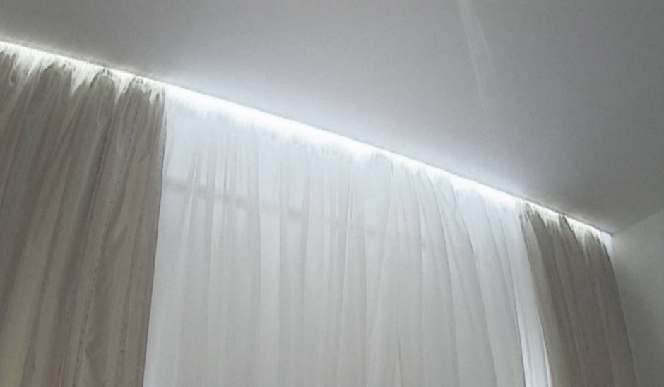 Потолочный Гордин с карнизом