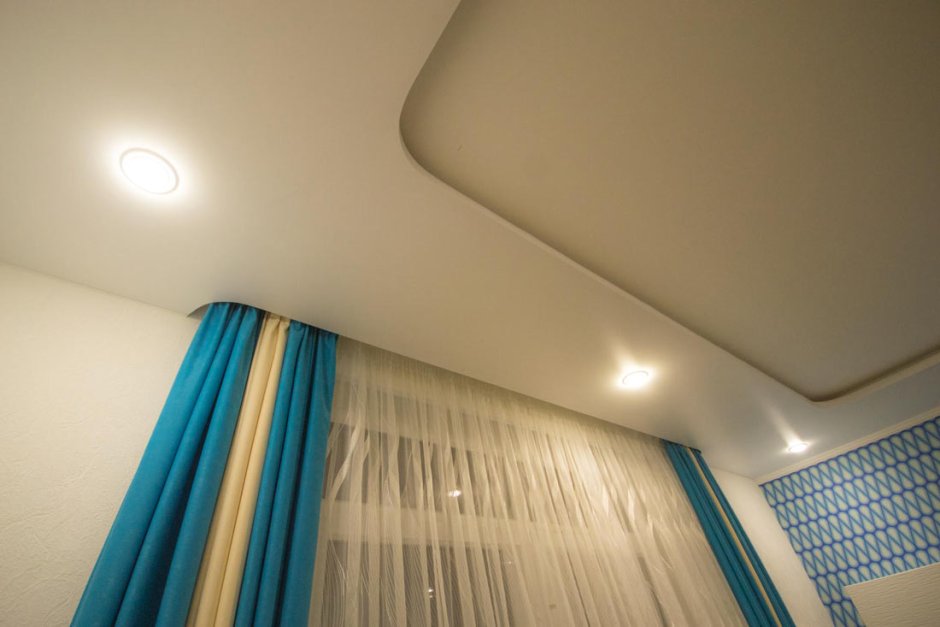 Скрытый карниз для натяжного потолка