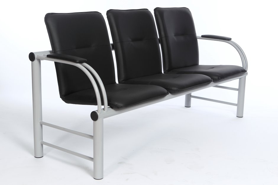 Кресло на металлическом каркасе