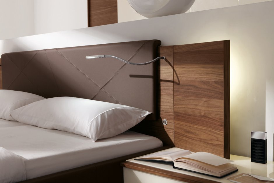 Розетки у кровати