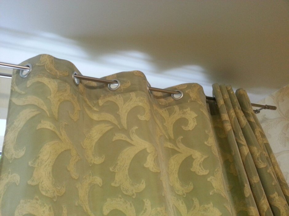 Карниз для штор на люверсах