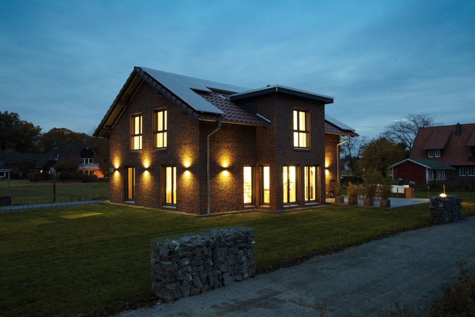 Подсветка фасада коттеджа
