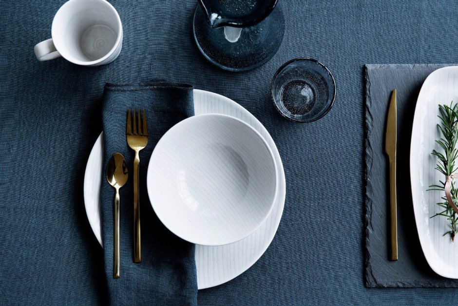 Сервированный стол