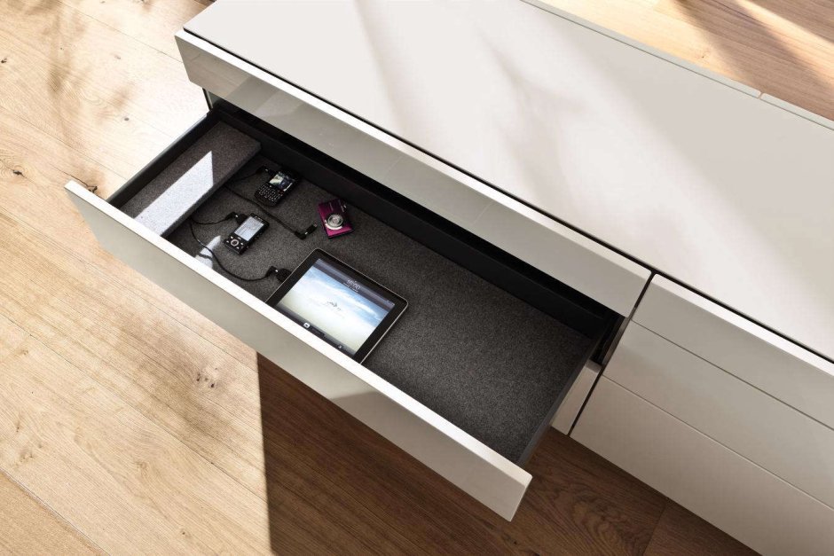 Встраиваемая розетка в шкаф