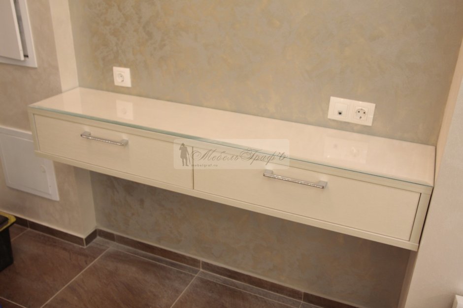 Навесная горизонтальная тумба в прихожую