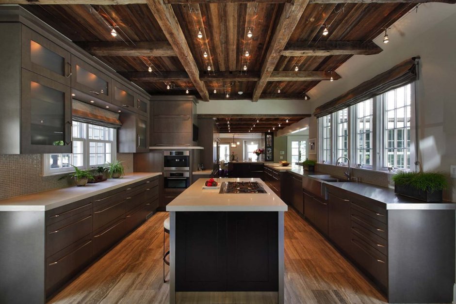 Деревянный потолок