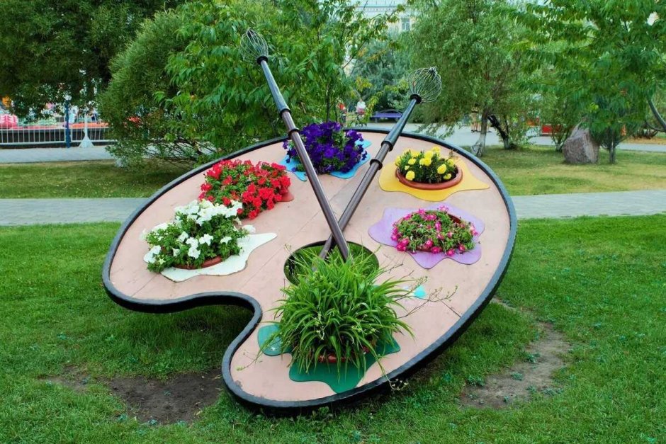 Клумбы из пластиковых бутылок