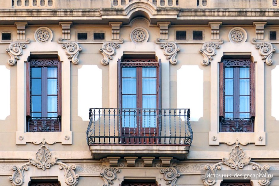 Дом с французским балконом