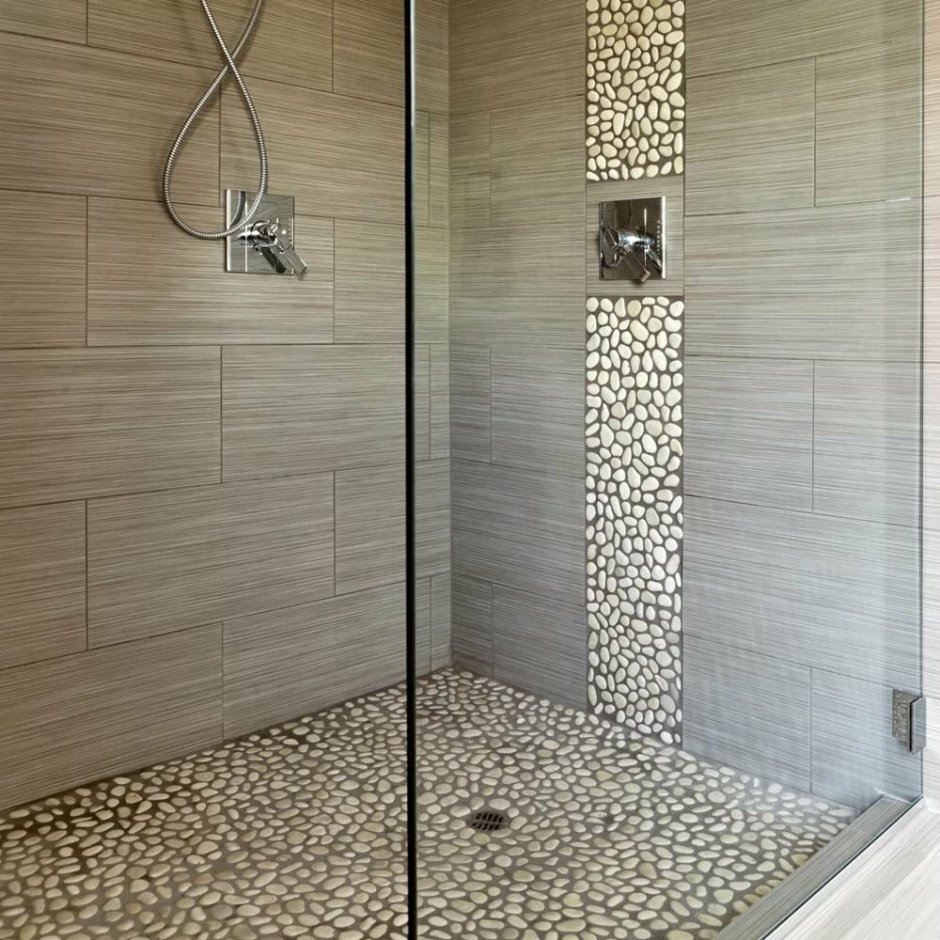 Травертин в душевой