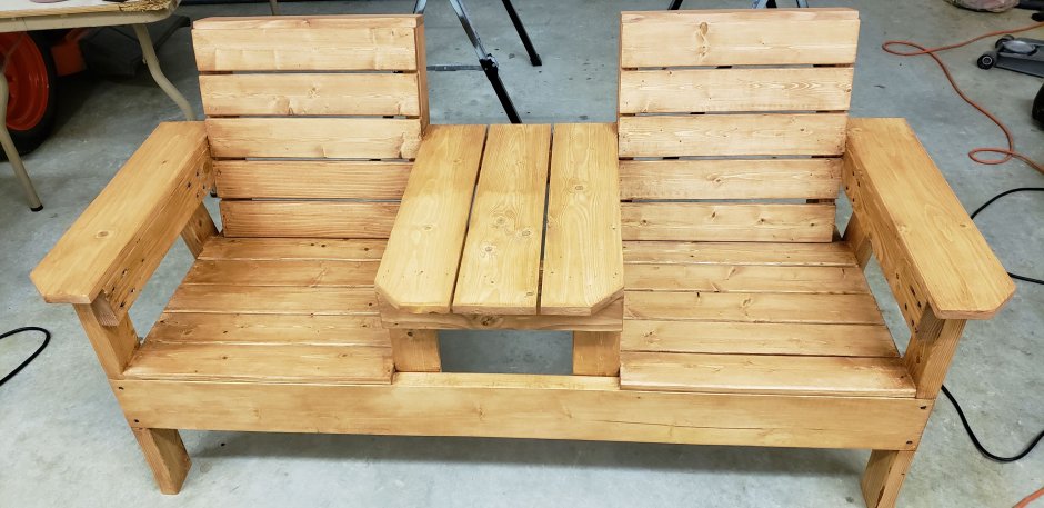 Кресло со столиком из дерева своими