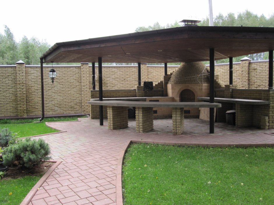 Беседка с мангальной зоной из металла
