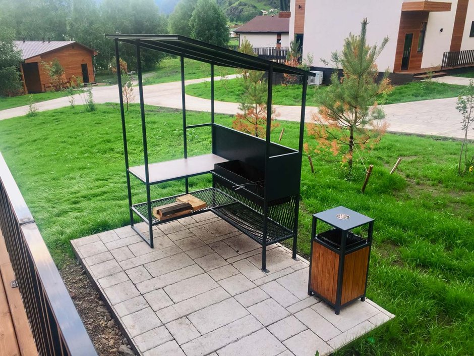 Мангальные зоны с беседкой в саду