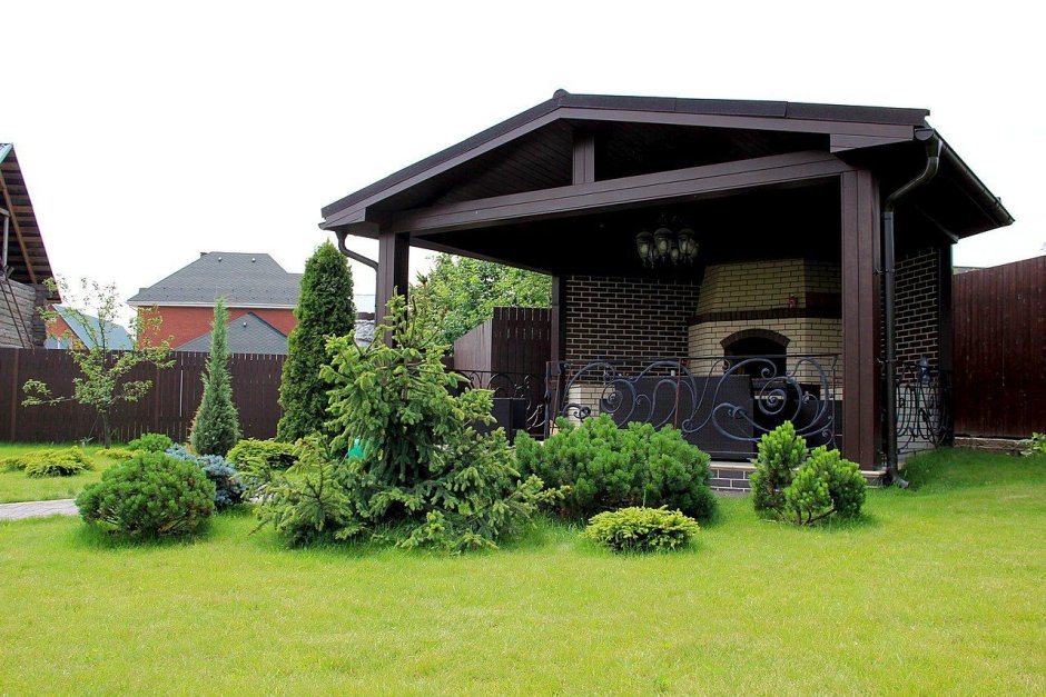 Беседка с мангальной зоной