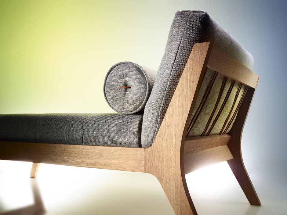 Диван с деревянным основанием