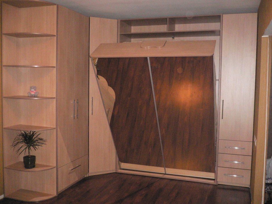 Шкаф купе со встроенной кроватью