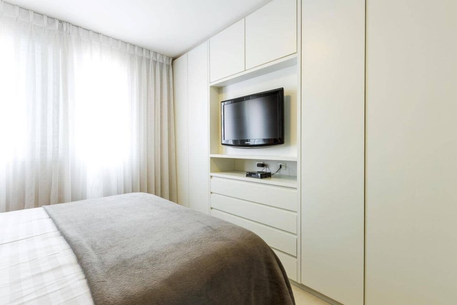 Шкаф с телевизором в спальню