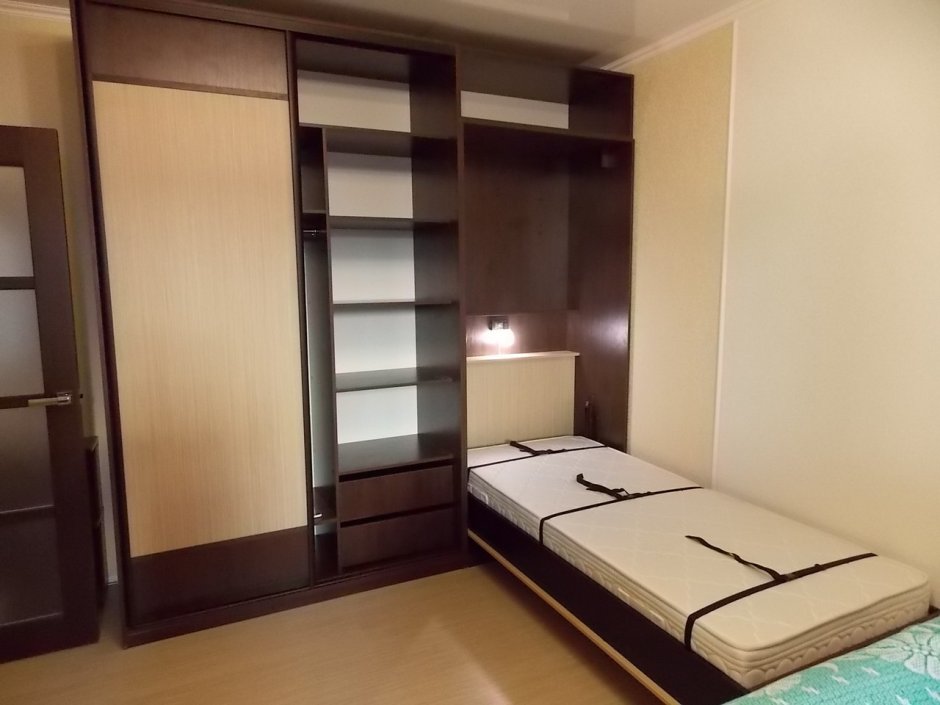 Шкаф купе со встроенной кроватью