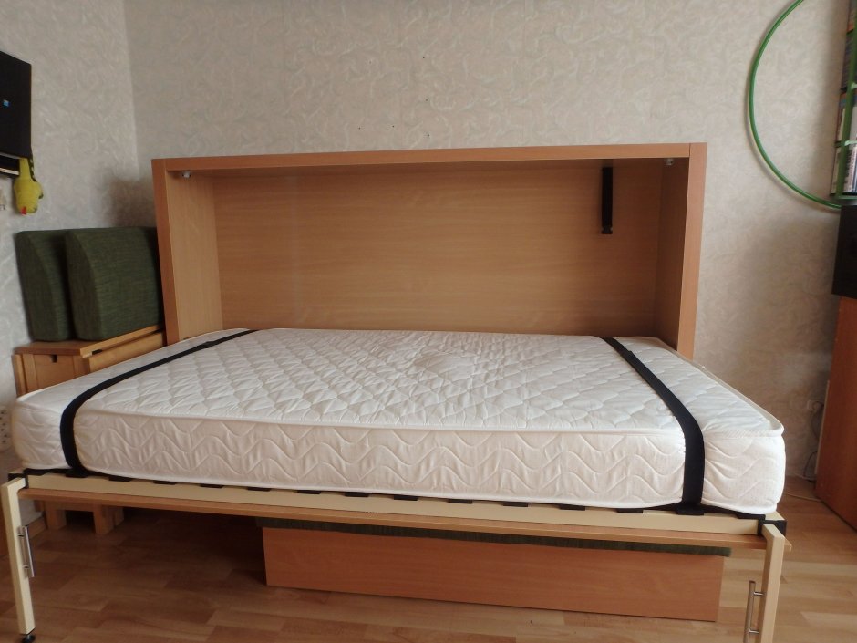 Откидная полуторная кровать