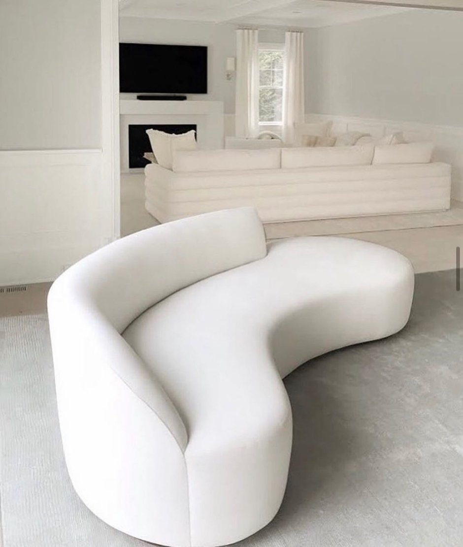 Изогнутый диванчик