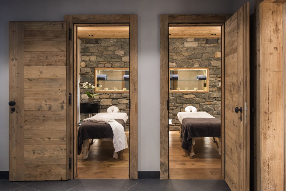 Деревянная уличная дверь