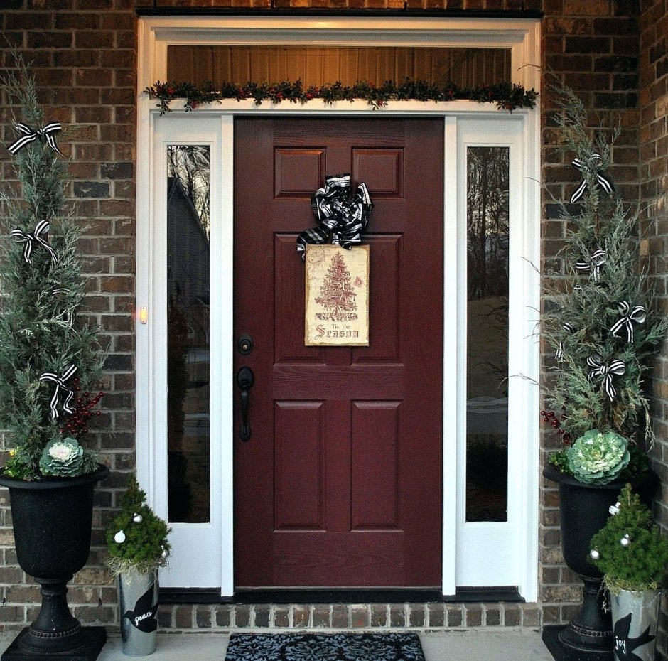 Двери в деревянном доме