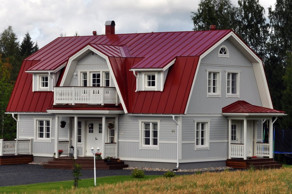 Красный фасад дома