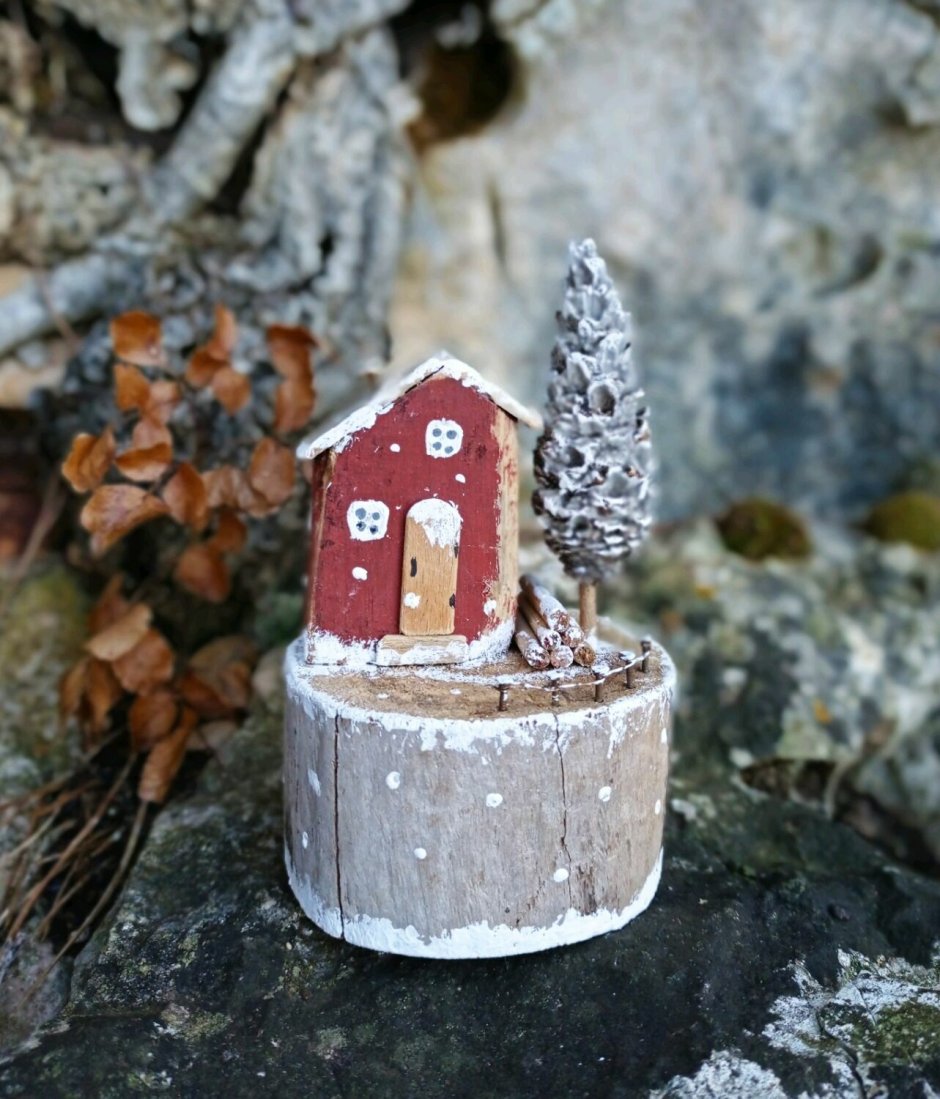 Красный фасад дома