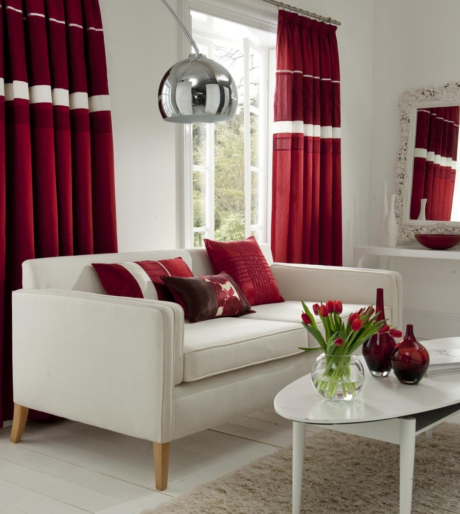 Красный фасад дома