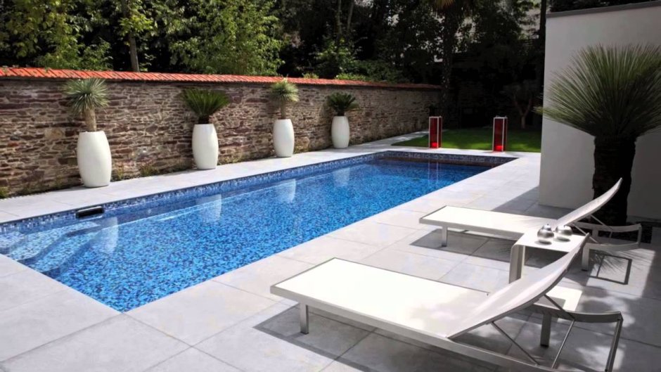 Плитка у бассейна на улице