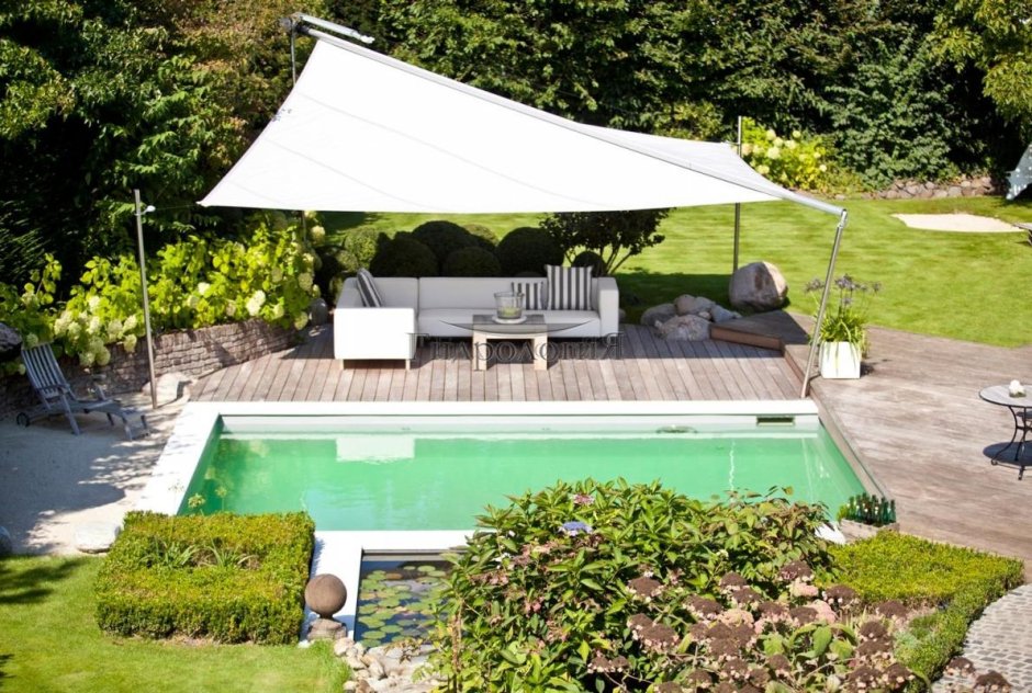 Зона отдыха у бассейна