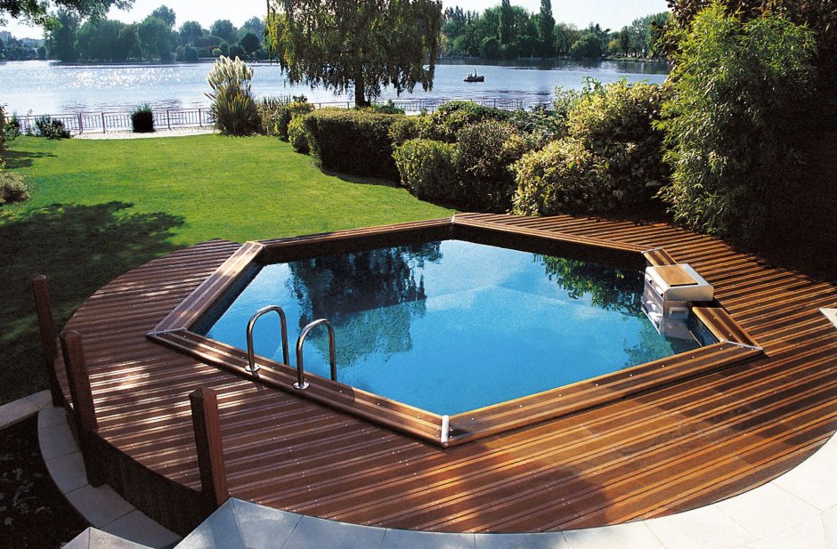 Небольшой бассейн