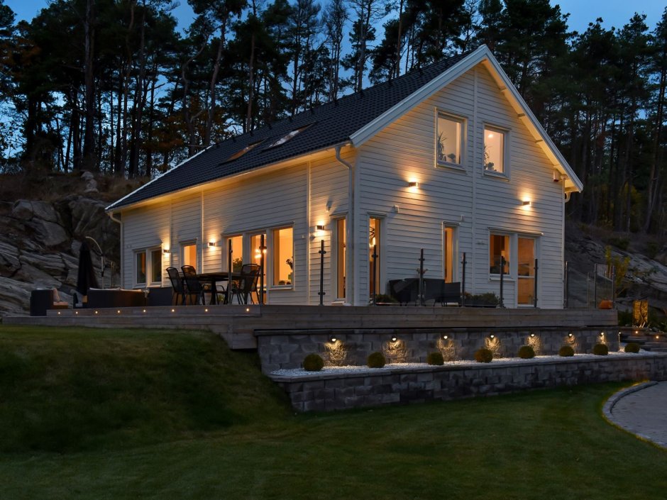 Дом вечером