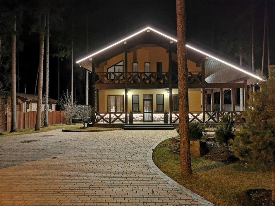 Подсветка деревянного коттеджа