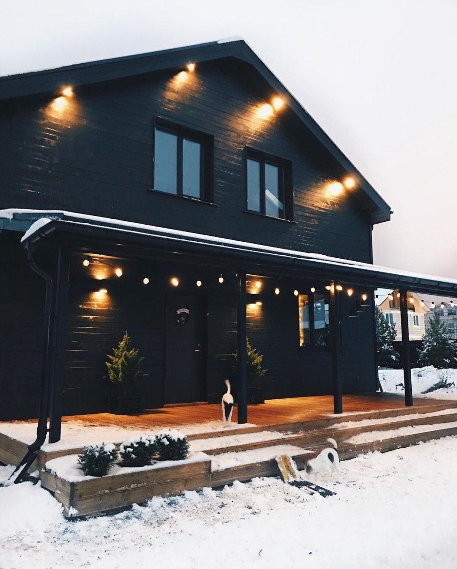 Подсветка фасада деревянного дома