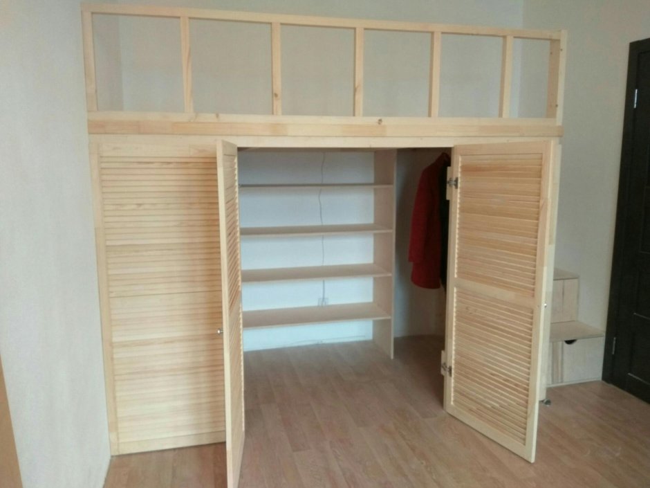 Кровать чердак с гардеробом взрослая