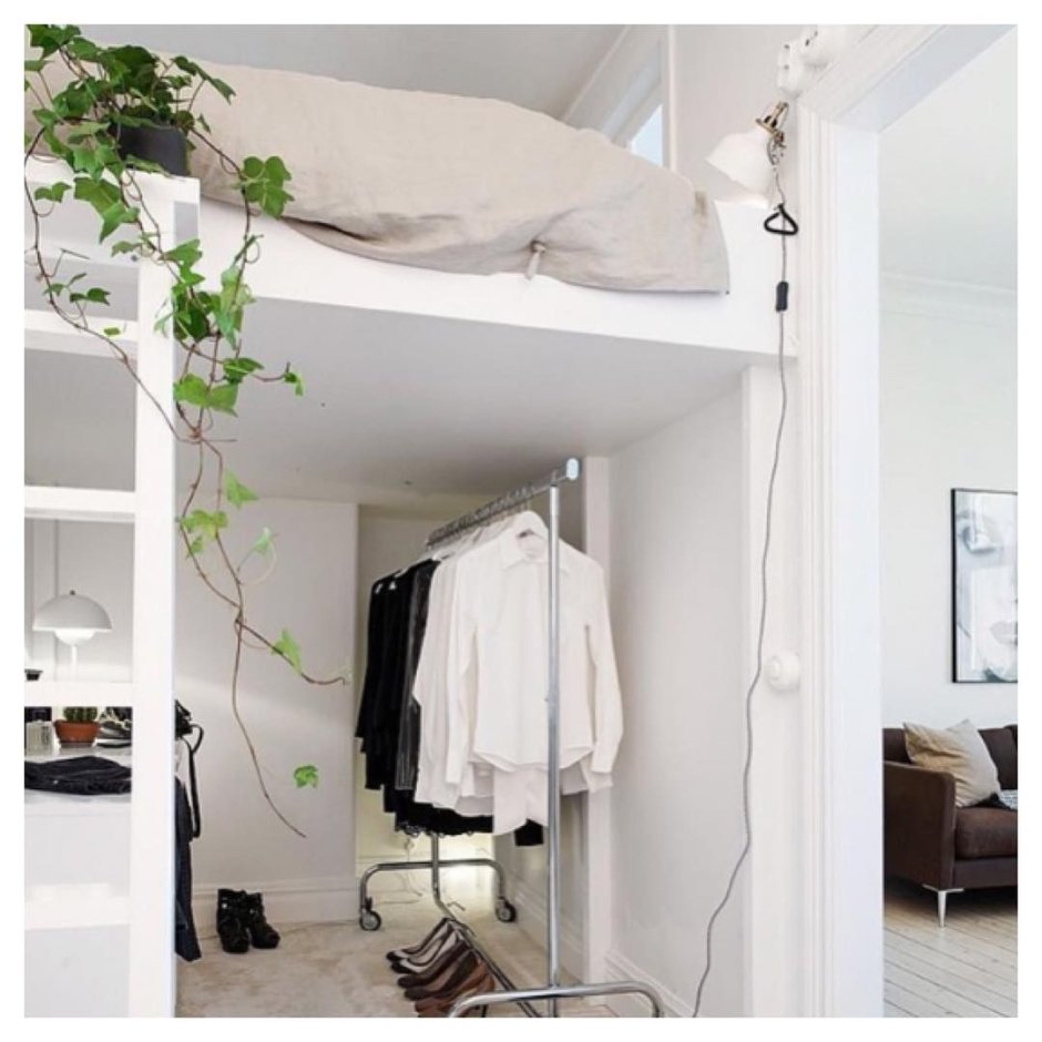 Спальня с подиумом и гардеробной