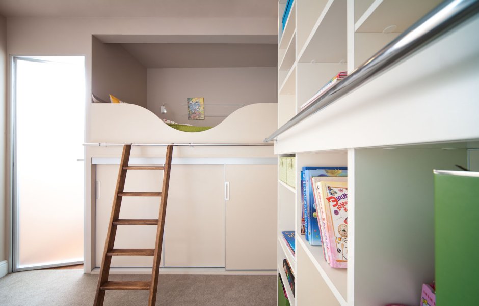 Кровать чердак в нише