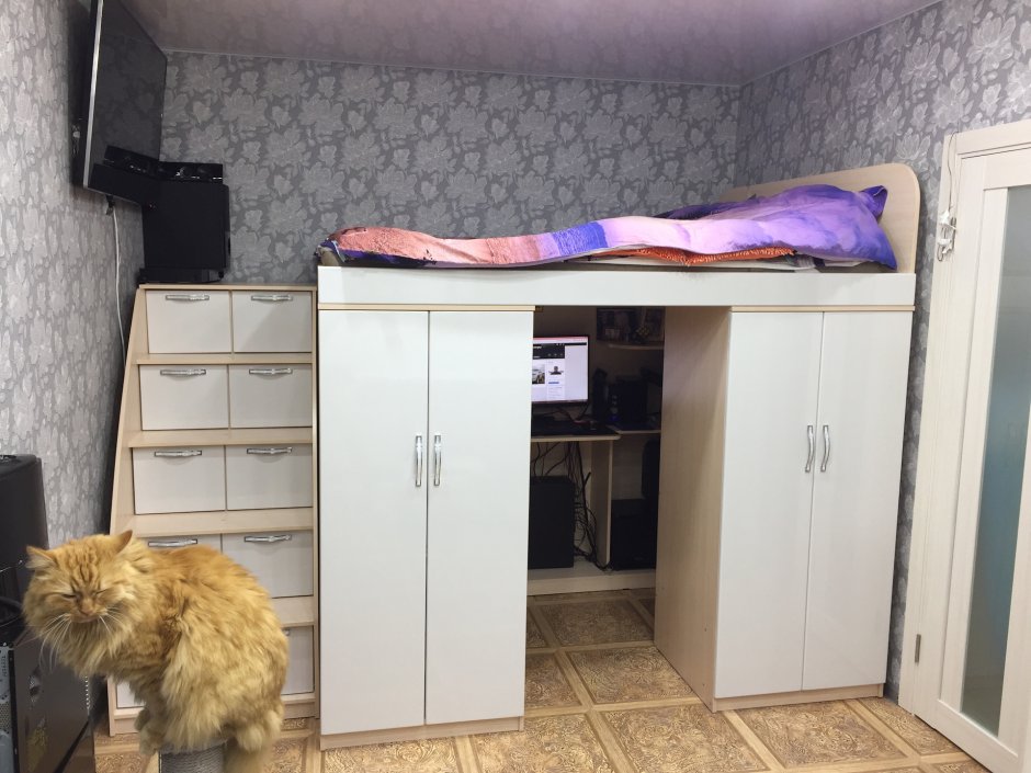 Гардеробная под кроватью