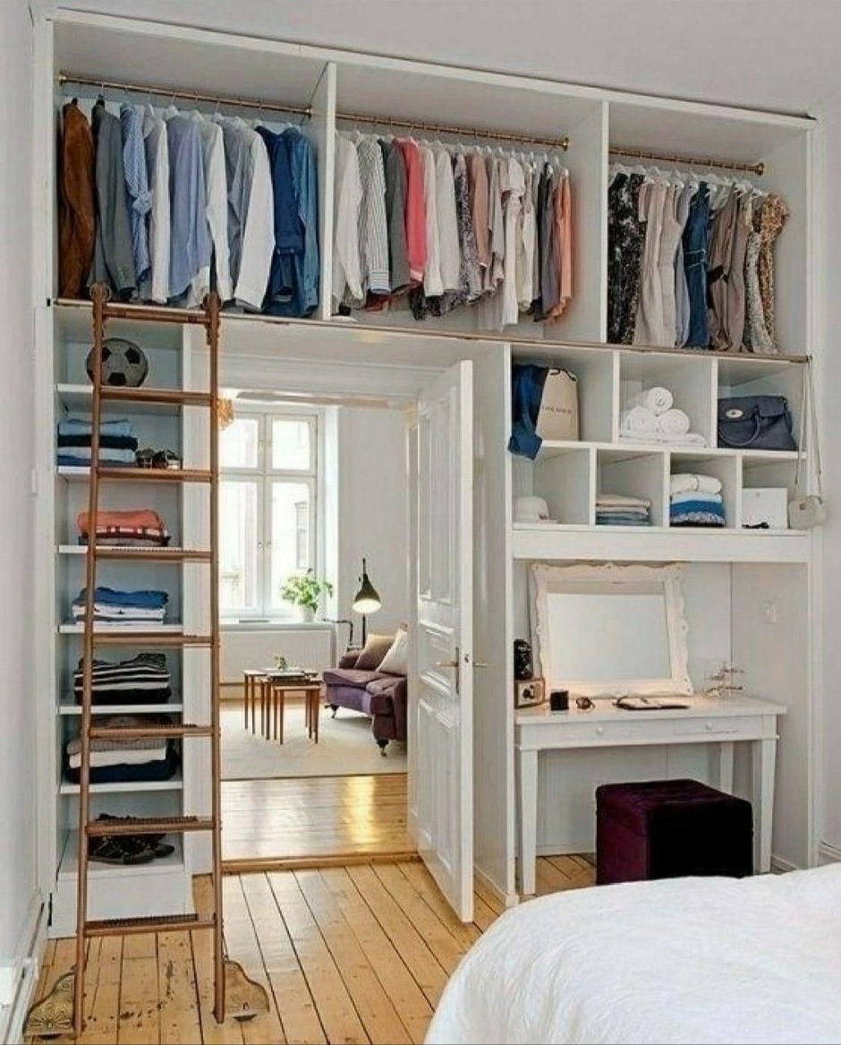 Гардеробная в маленькой комнате