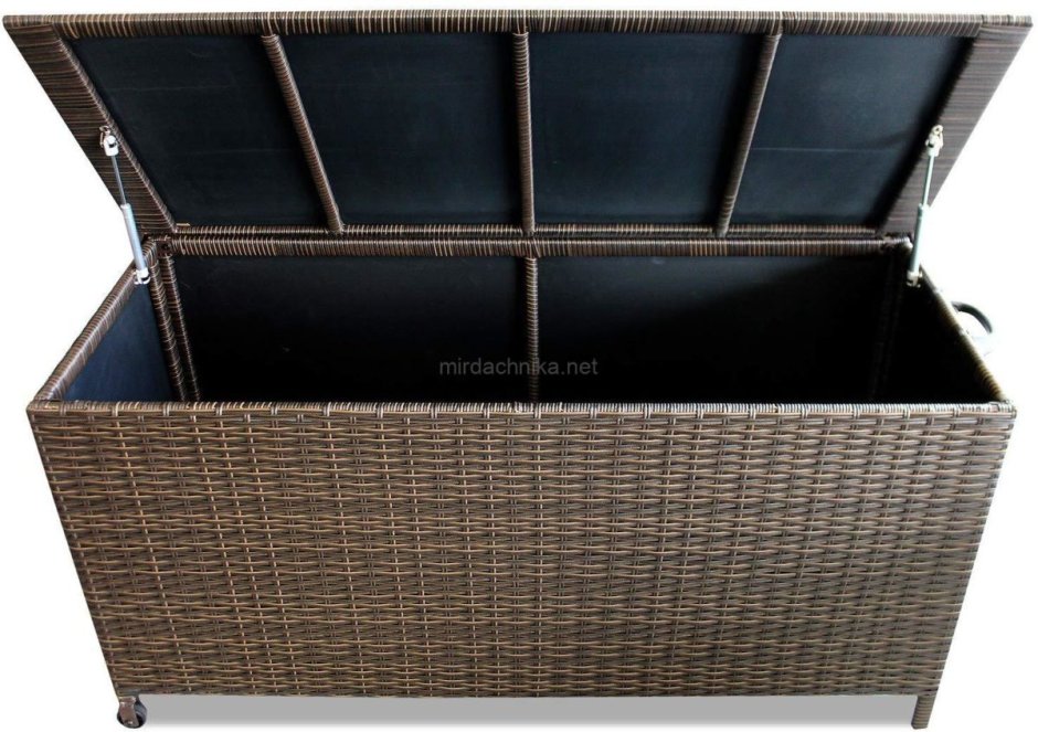 Кашпо из ротанга для цветов