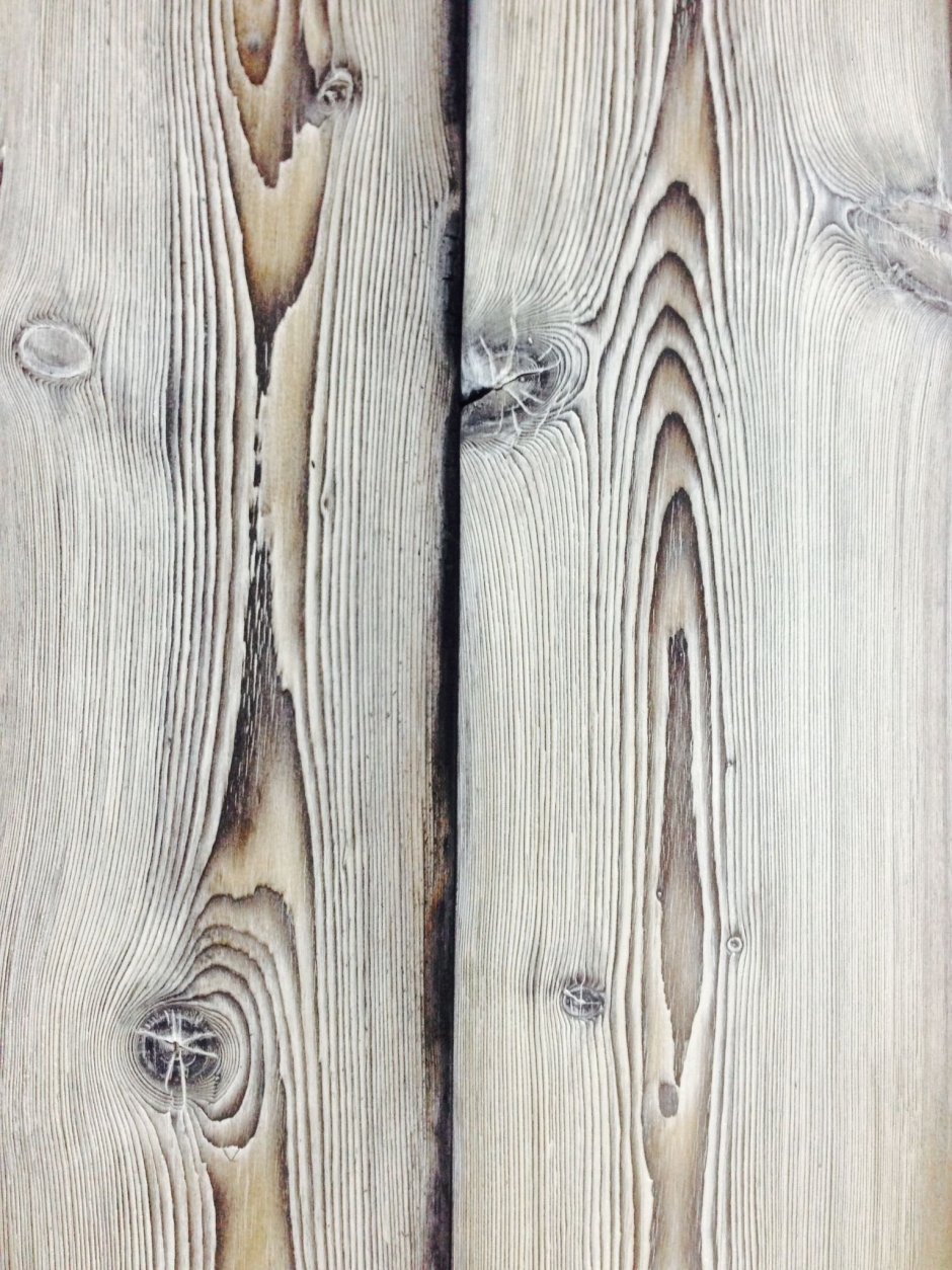 Белое крашеное дерево